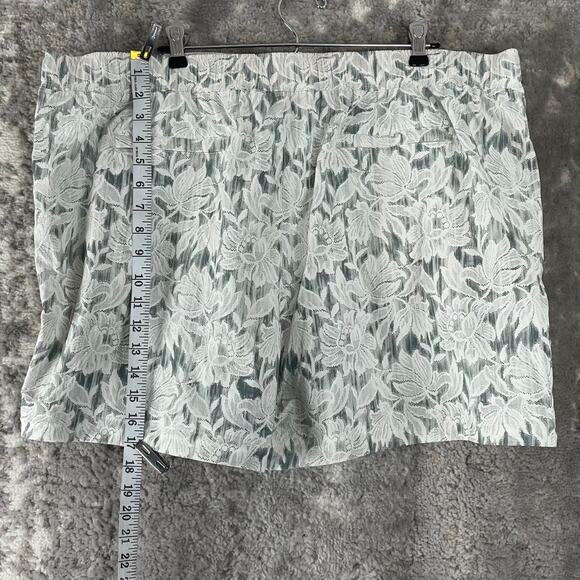 Athleta Plus Sz 22 Floral Tropical Athleisure Shorts Stretch White Green Casual - Picture 2 of 7